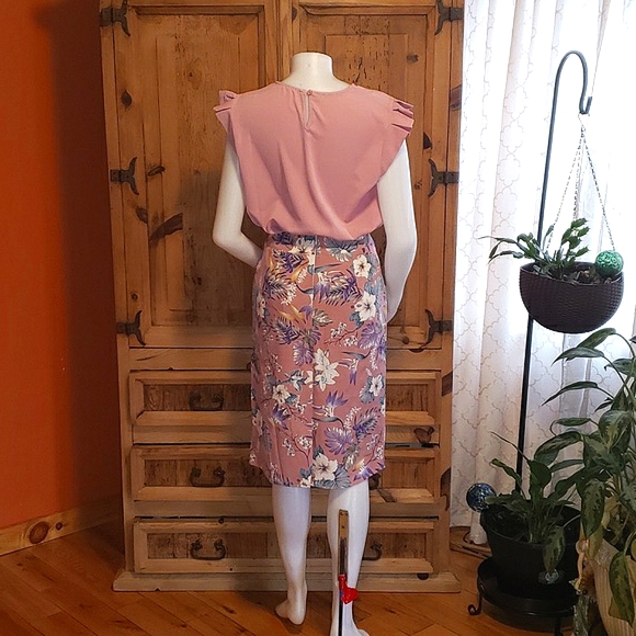 Skirt, top and vegan leather jacket combo - Picture 3 of 16